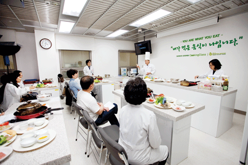 빠른 쾌유를 돕는 '최고의 밥상 관련 이미지